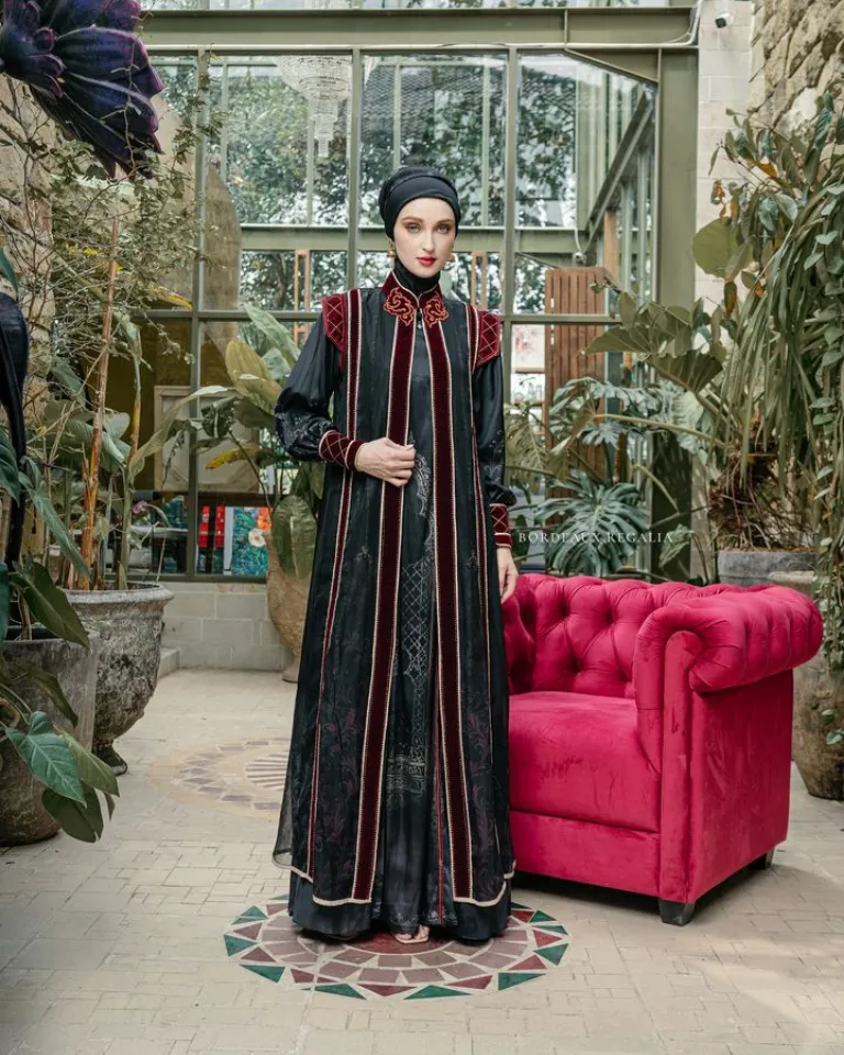 Set Dress Bordeaux Regalia